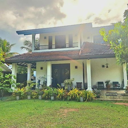 Bivora Villa Negombo Bagian luar foto