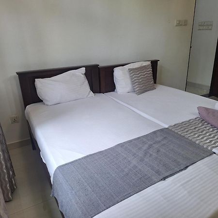 Bivora Villa Negombo Bagian luar foto