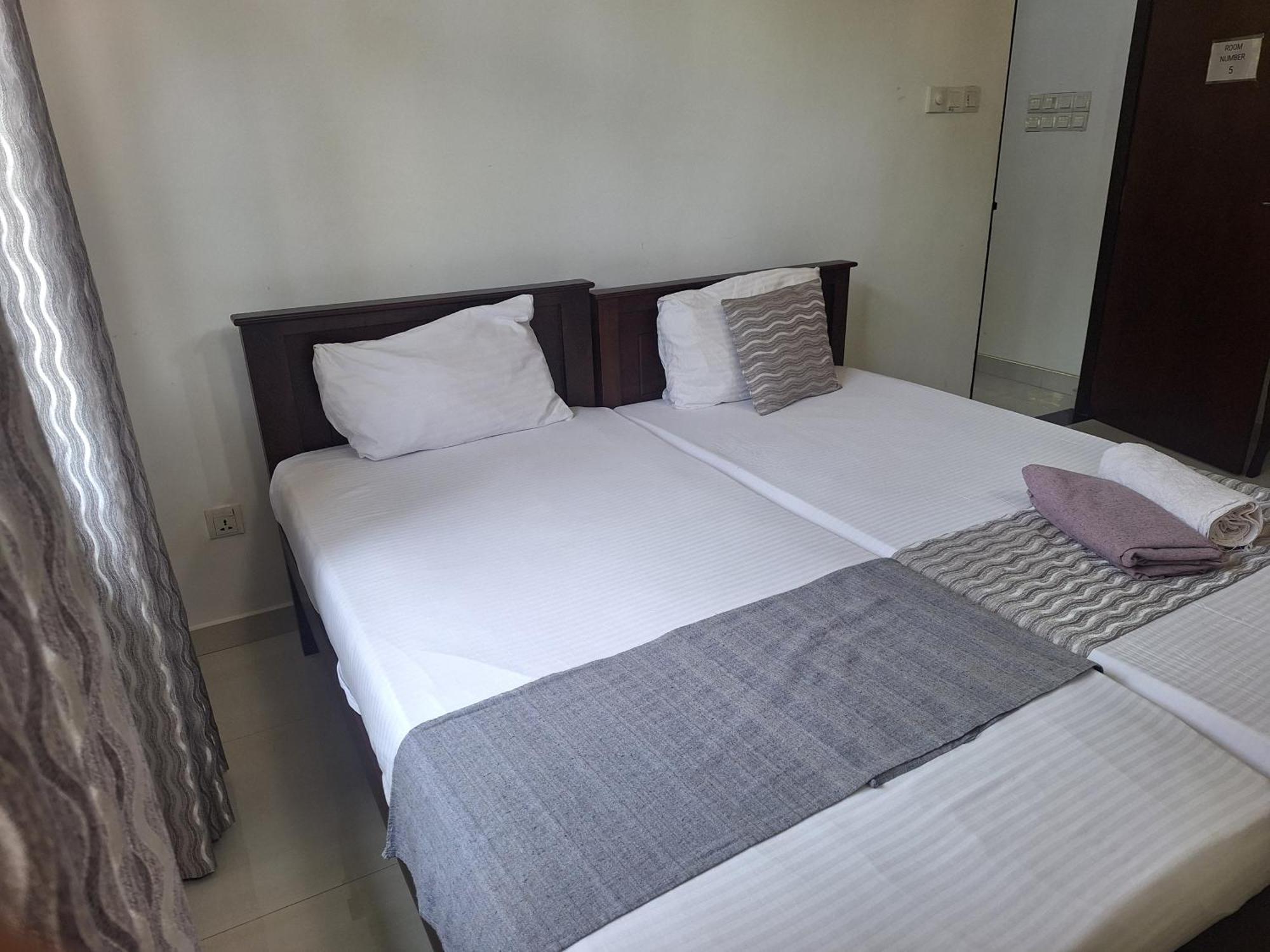 Bivora Villa Negombo Bagian luar foto